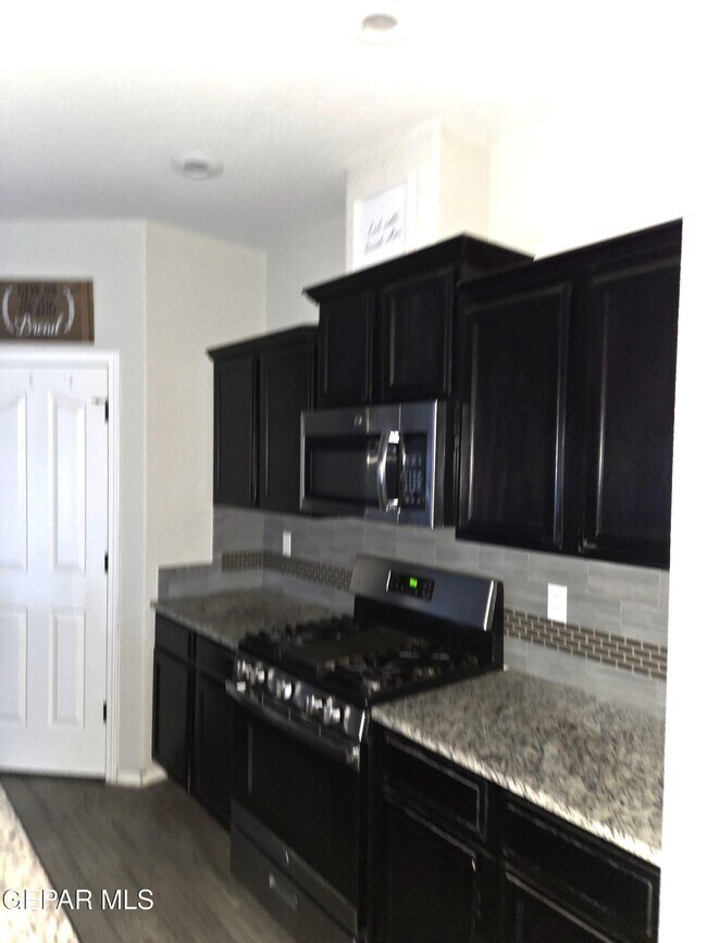 Building Photo - 1028 Aeronaut Pl