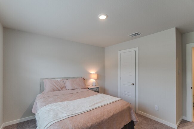 Building Photo - 22035 Juniper Crossing Dr