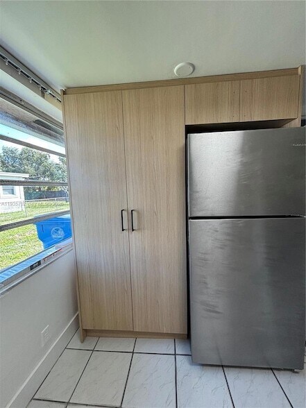 Building Photo - 5904 SW 27th St