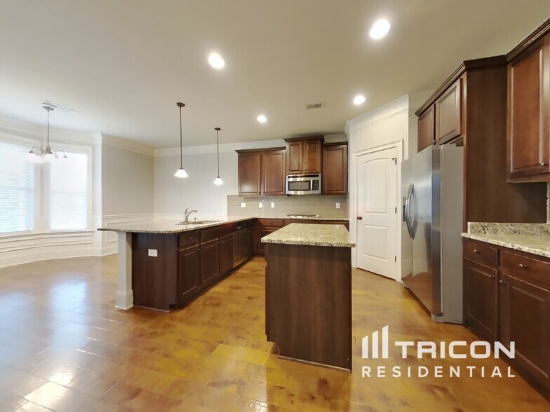 Building Photo - 4627 Town Manor Dr