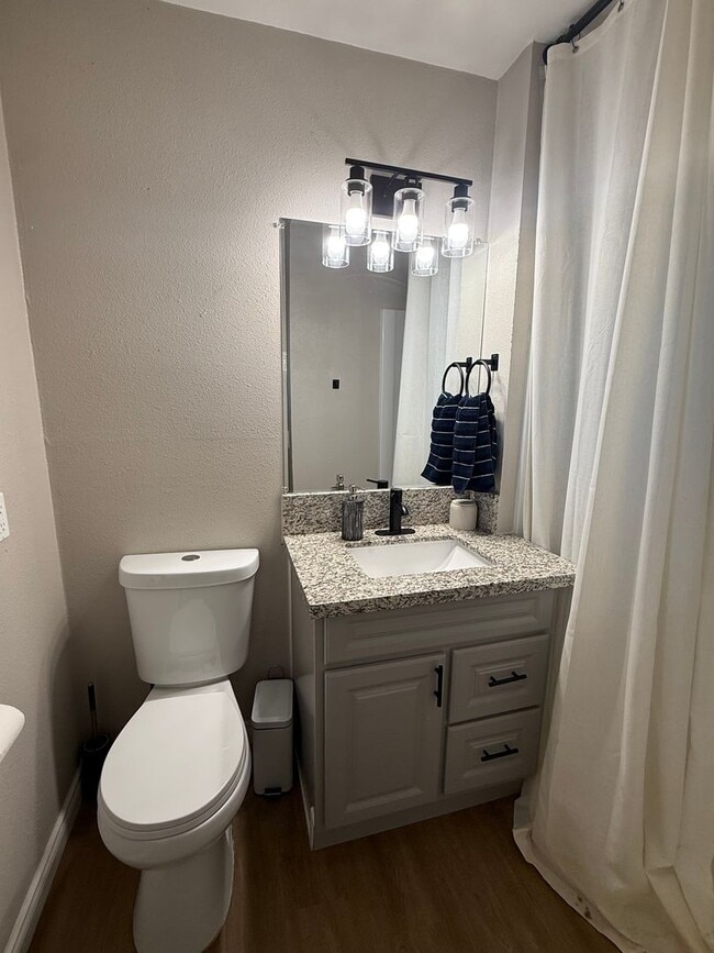 Building Photo - Beautiful Porterville Home! Available Now for Showing!