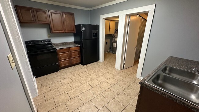 Building Photo - Affordable 2-Bedroom Apartment with Comfor...