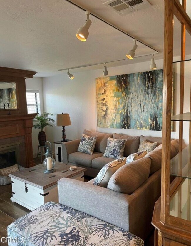 Building Photo - 615 Island View Cir