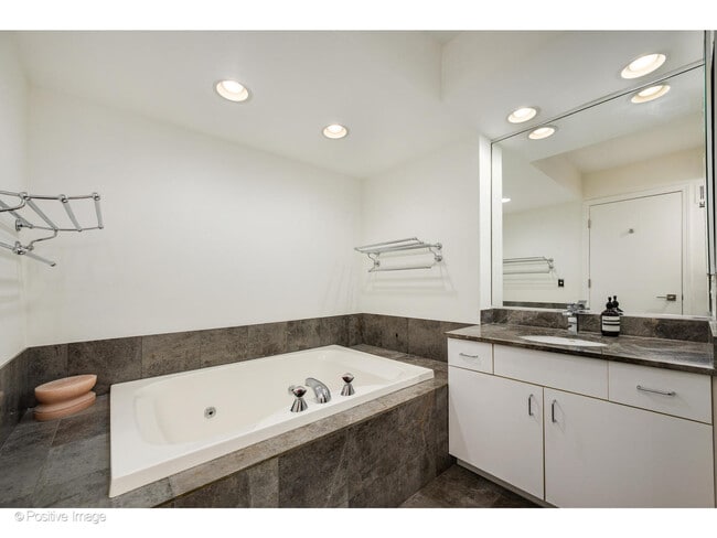 Building Photo - 150 W Eugenie St