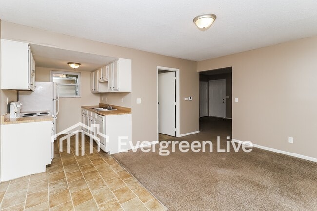 Building Photo - 1608 Carriage Dr