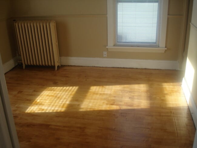 Building Photo - 206 Burr