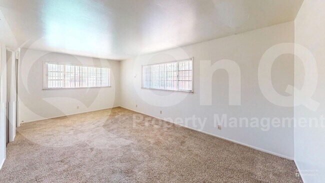 Building Photo - 1590 E Hampton St