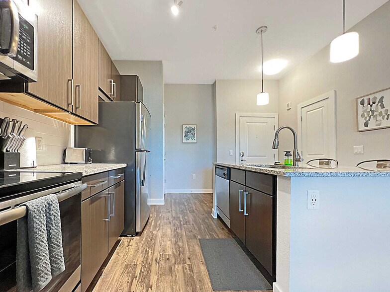 Building Photo - 2615 N Grady Ave