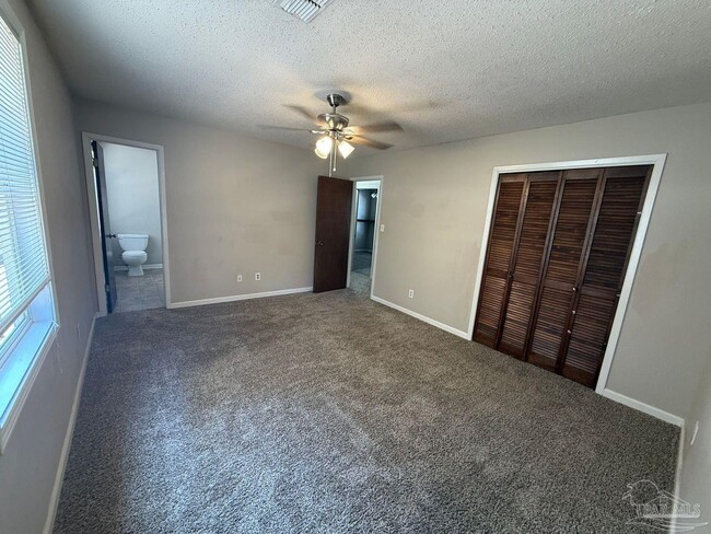 Building Photo - 1017 Great Oaks Dr