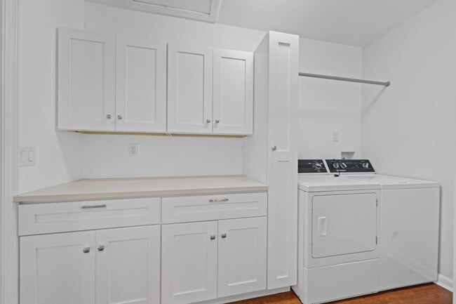 Building Photo - 246 Merrain Rd