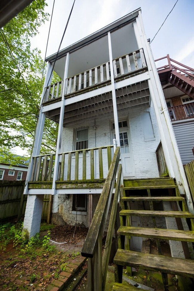 Building Photo - 2026/2027 JHU Off-Campus 5bd/3ba Charles Village w/ W/D & parking!.. Available 6/9/26