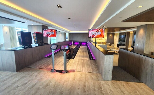 Building Photo - 220 Lake Shore Dr