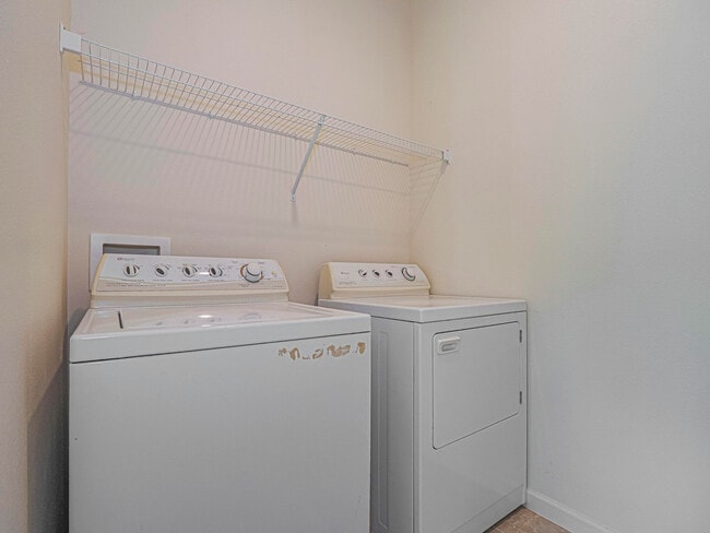 Building Photo - 5513 1st Sq