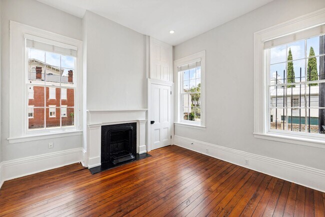 Building Photo - Historic One Bedroom Apartment in Downtown Savannah