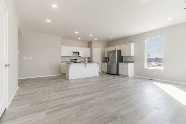 Building Photo - Great four-bedroom home in Northwest Springfield