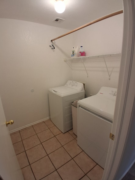 Building Photo - 2 Cloverdale and Wheatland