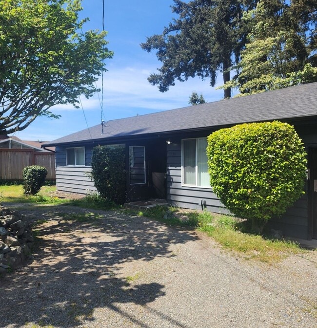 Building Photo - 186 - Steel Lake Home- Great Location!