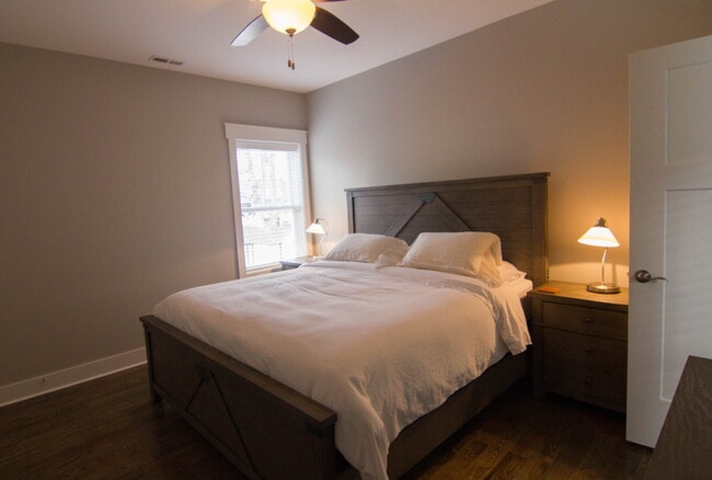 Building Photo - NOW AVAILBLE!! Furnished Custom-Built Home w/ Flexible Lease Options, 1.5 Miles to Broadway!