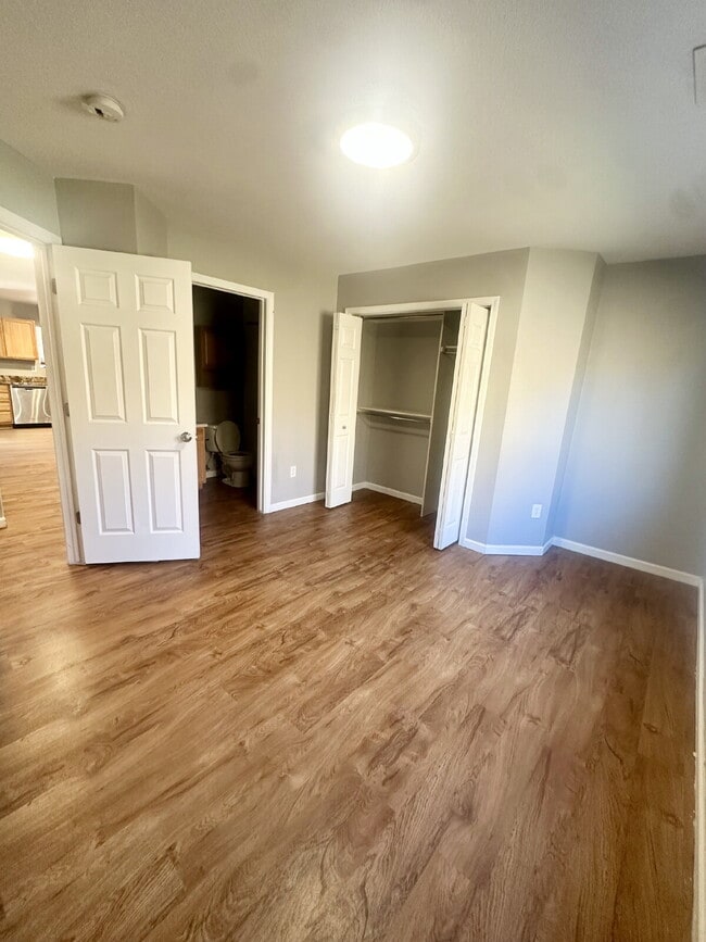 Building Photo - 216 Country West Rd