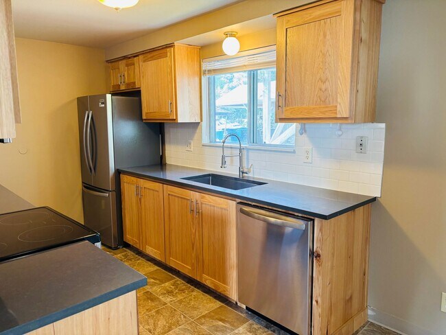 Building Photo - Bright 2 BR Carter Park Living with Fireplace, Carport, and Tons of Storage!