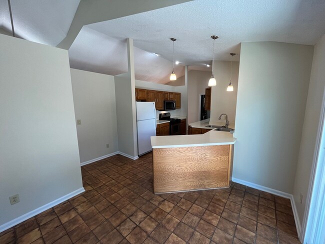 Building Photo - **3-BEDROOM/2-BATH HOME W/ LARGE GARAGE IN...