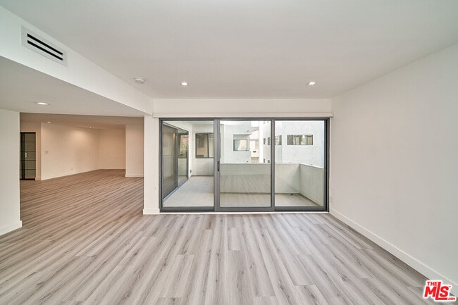 Building Photo - 137 S Maple Dr