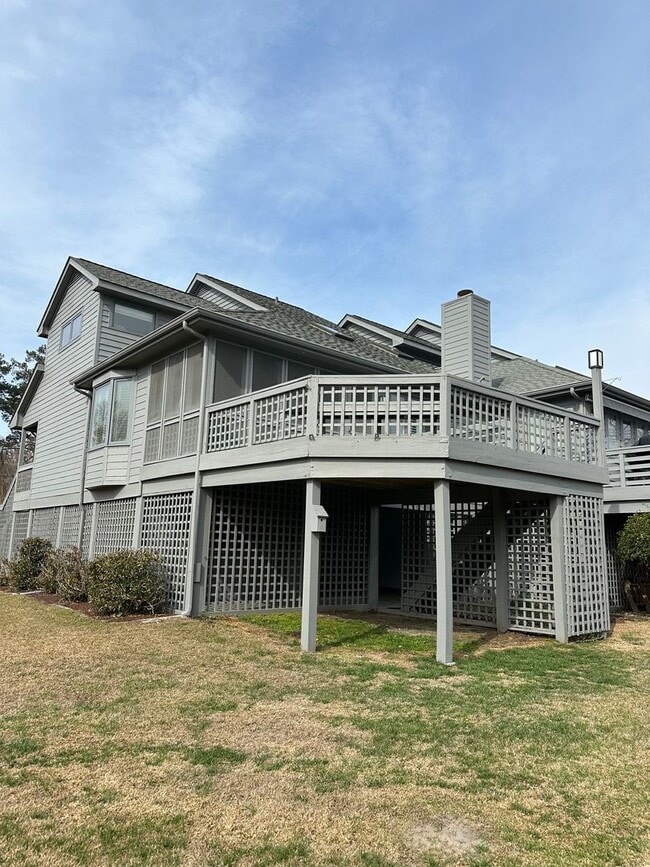 Building Photo - Furnished Townhome with Water Views and Boat Slip!