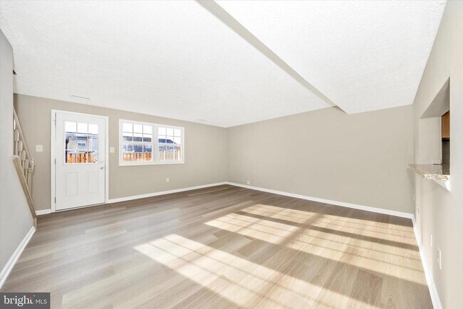 Building Photo - 103 Savannah Ct