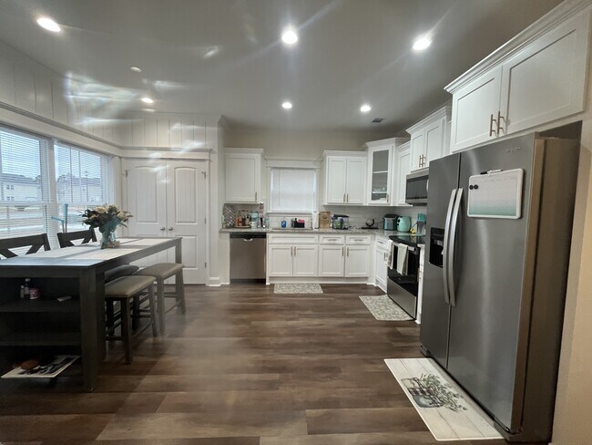 Building Photo - 22 Governors Blvd