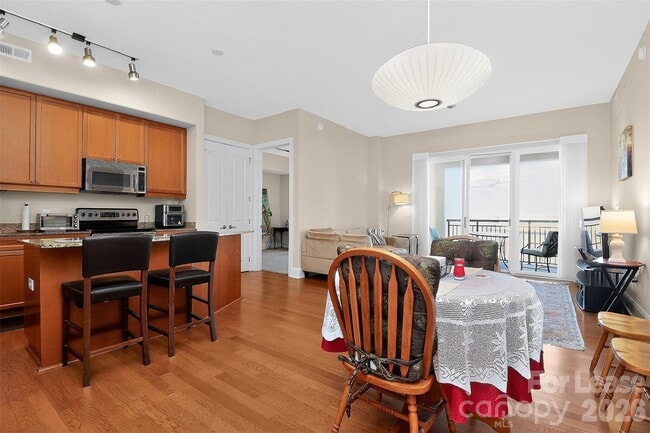 Building Photo - 4620 Piedmont Row Dr