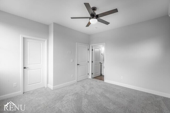 Building Photo - 5745 Sofias Cir