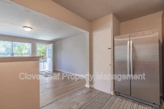 Building Photo - 210 Harwood Dr