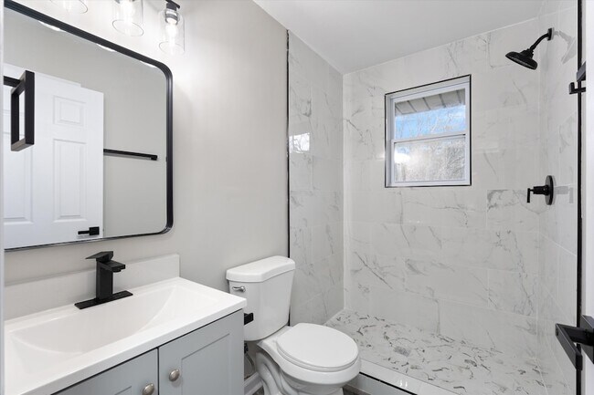 Building Photo - 2589 Bethwood Dr