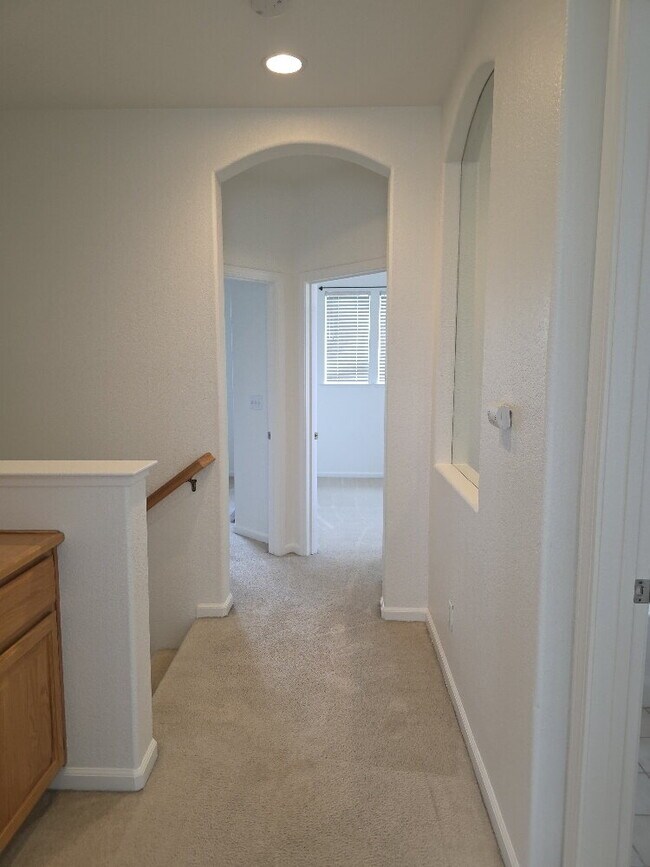 Building Photo - Beautiful house for rent in Folsom 4 bd 3 bath 1920 sq feet