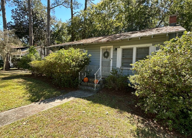 Primary Photo - Great 2 Bedroom, 1 Bathroom Home in Midtown