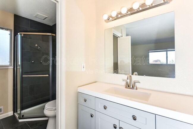 Building Photo - 1249 Ventura Dr