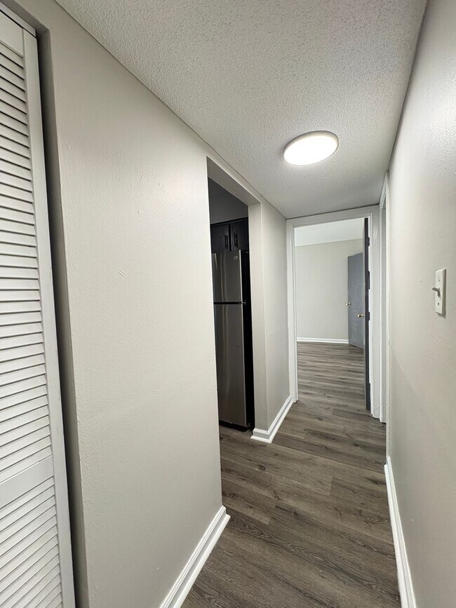 Building Photo - Bellagio West Living I