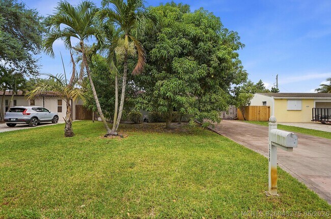Building Photo - 1208 N 31st Ave