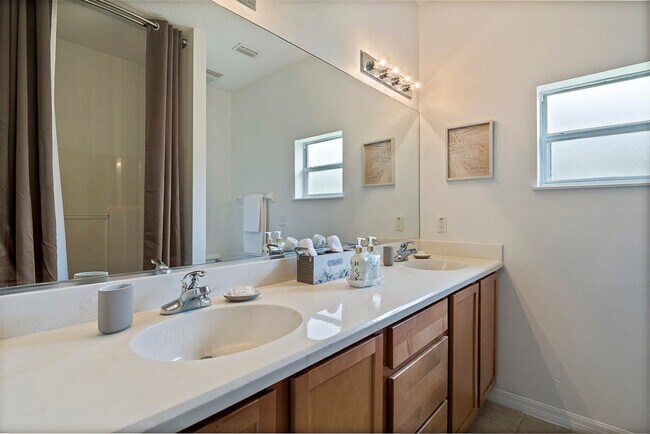 Building Photo - 11 Wheeler Ln