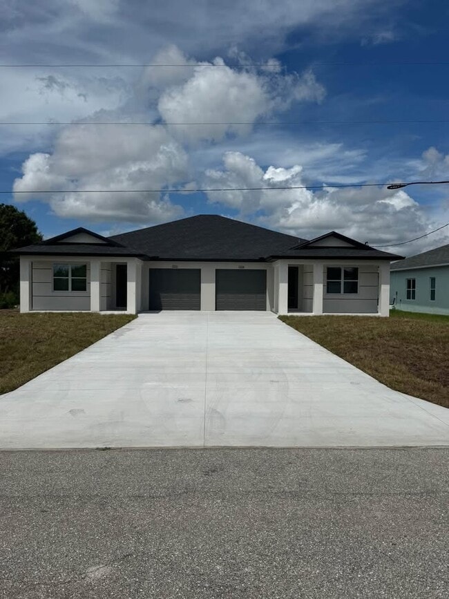 Building Photo - 7229 David Blvd