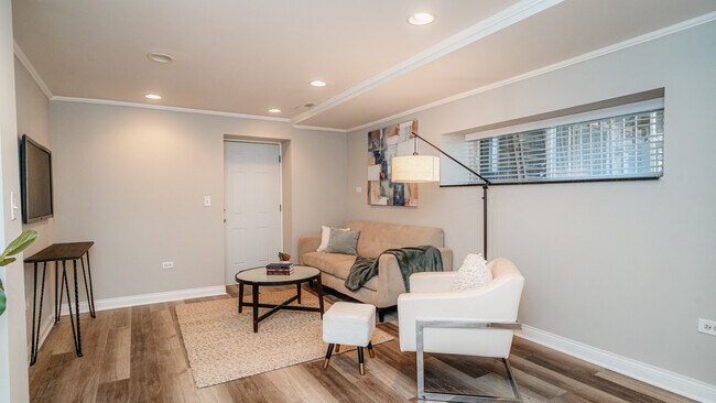 Building Photo - 3710 W Wrightwood Ave