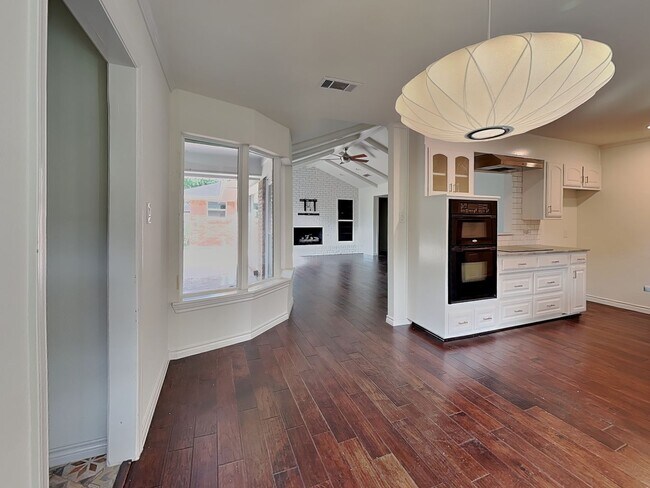 Building Photo - Style, Space & Sophistication in the Heart of Overton West!