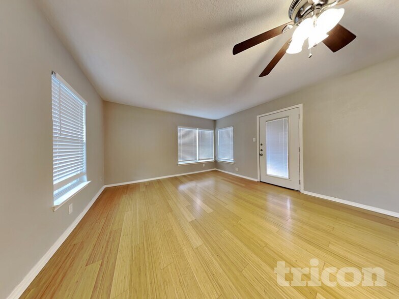 Building Photo - 706 Olney Dr