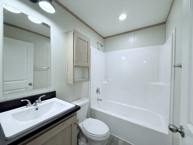 Building Photo - 29669 Danbury Ct