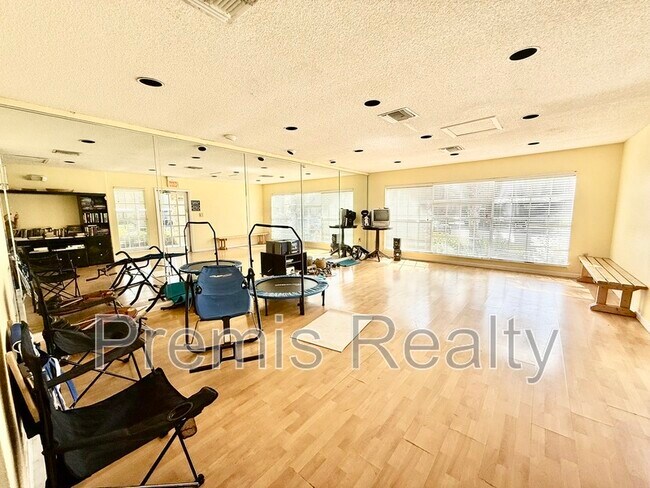 Building Photo - 2500 Winding Creek Blvd