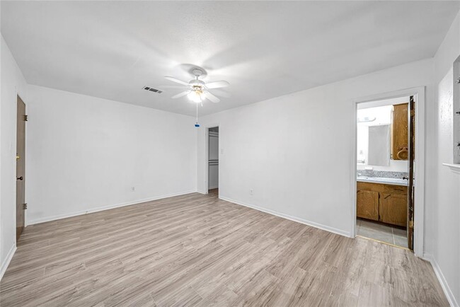 Building Photo - 8447 Sterlingshire St