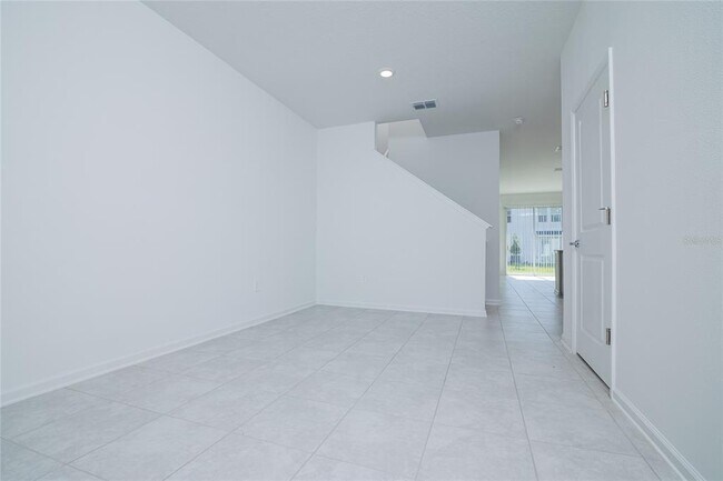 Building Photo - 2642 Runners Cir
