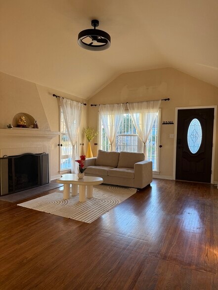 Primary Photo - 212 W McLean St