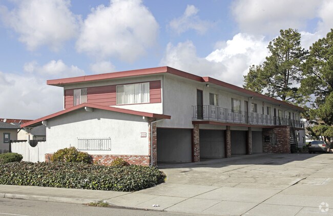 Building Photo - SEKK Investments Grove LLC