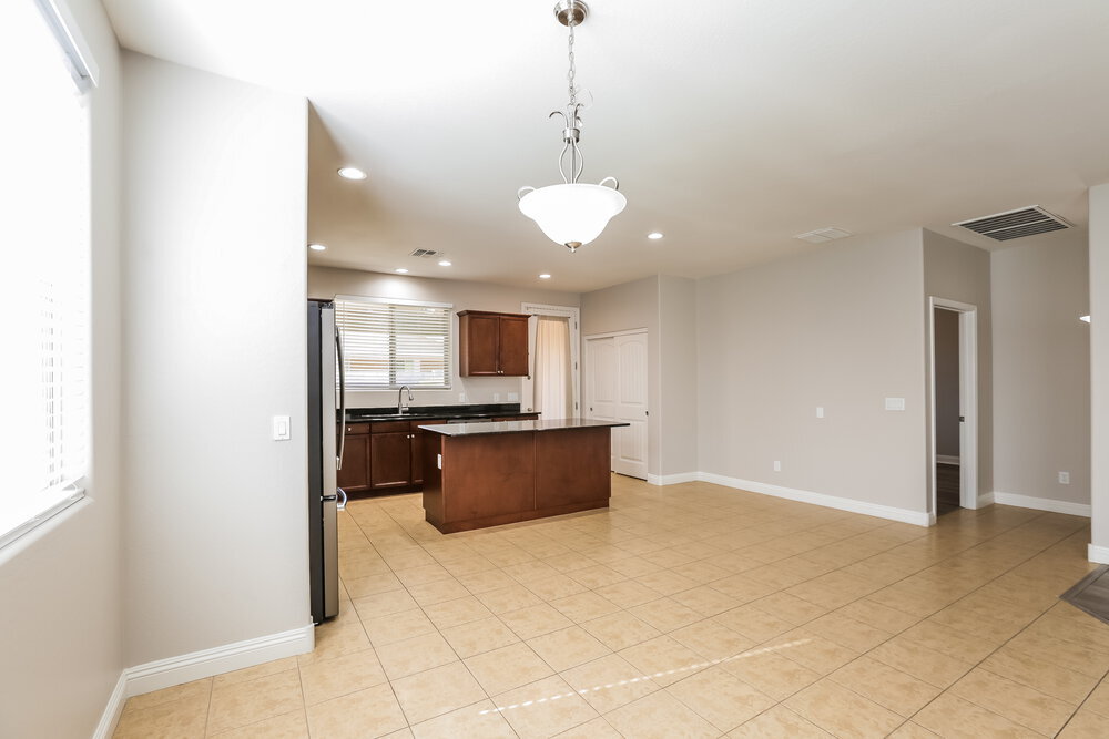 Building Photo - 1655 W Paisley Dr